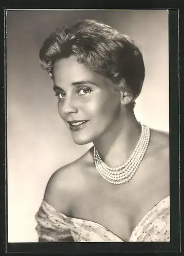 AK Schauspielerin Maria Schell in Abendgarderobe