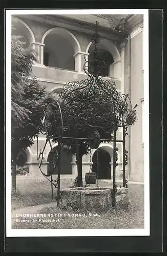 AK Vorau, Chorherrenstift, Brunnen im Klausurhof