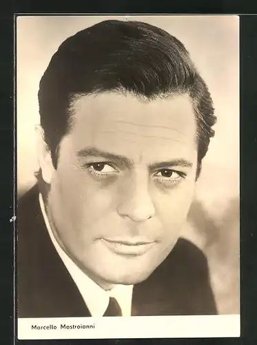AK Schauspieler Marcello Mastroianni mit pomadisiertem Haar