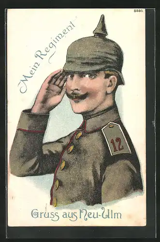 Präge-AK Neu-Ulm, Soldat des 12. Regimentes in Feldgrau mit Pickelhaube