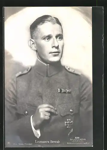 Foto-AK Sanke Nr. 530: Leutnant v. Bertrab mit Eisernem Kreuz