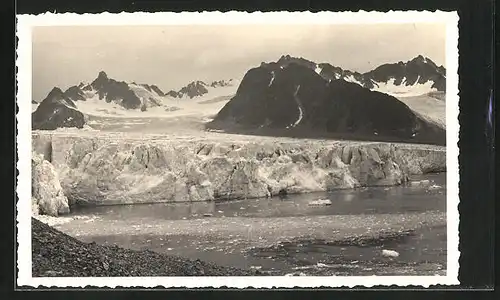 AK Gletscher Gollybreen mit Geröllfeld