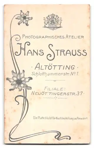 Fotografie Hans Strauss, Altötting, Schlotthammerstrasse 1, Portrait kleines Mädchen im weissen Kleid