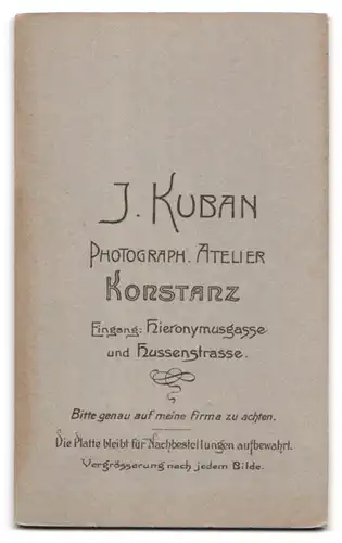 Fotografie J. Kuban, Konstanz, Eingang Hieronymusgasse und Hussenstrasse, Portrait eleganter Herr mit Oberlippenbart