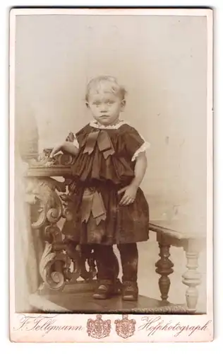 Fotografie F. Tellgmann, Eschwege, Portrait kleines Mädchen im Kleid