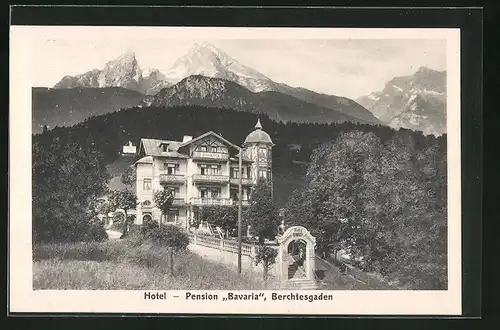 AK Berchtesgaden, Hotel-Pension Bavaria gegen das Gebirge