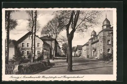 AK Pressig i. Frankenwald, Hauptstrasse mit Gasthaus zur Krone und Kriegerdenkmal