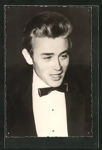 AK Schauspieler James Dean in Abendgarderobe