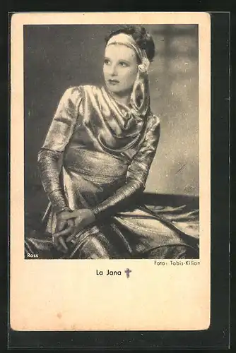 AK Schauspielerin La Jana im silbernen Kostüm