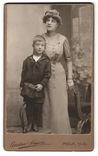 Fotografie Gustav Simon, St. Pölten, Park Promenade 20, Portrait bürgerliche Dame mit einem Jungen