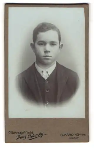 Fotografie Franz Odersky, Schärding a /Inn, Portrait junger Mann in modischer Kleidung