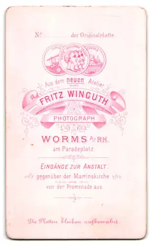 Fotografie Fritz Winguth, Worms a /Rh., Am Paradeplatz, Brustportrait junger Herr im Anzug mit Fliege