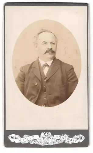 Fotografie Visit Portrait, Ort unbekannt, Brustportrait bürgerlicher Herr mit Moustache