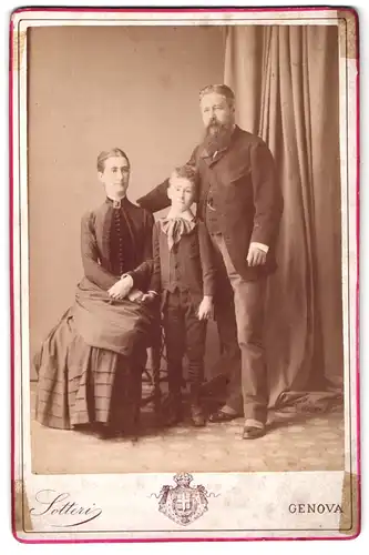 Fotografie Lotteri, Genova, Via Carlo Felice 10, Familie in eleganter Kleidung