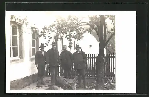 Foto-AK Jäger mit Gewehr und erlegtem Hirsch