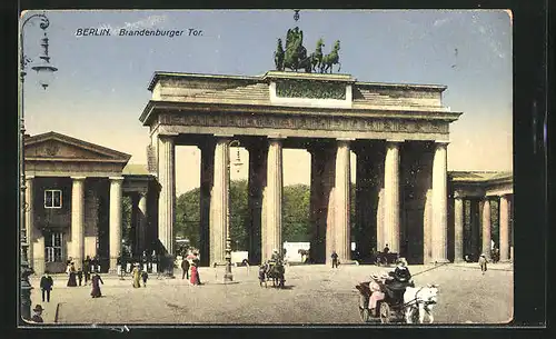 AK Berlin, Brandenburger Tor auf dem Pariser Platz