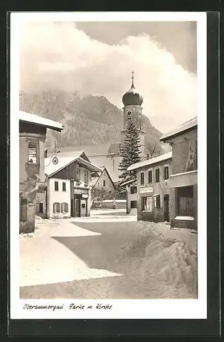 AK Oberammergau, Teilansicht mit Kirche im Winter