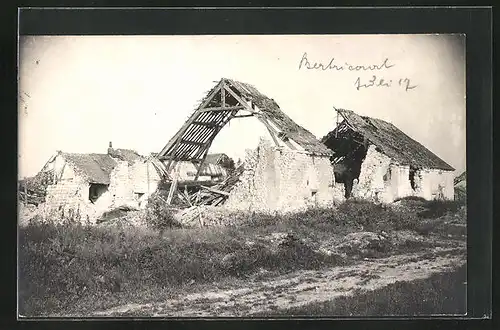 Foto-AK Bertricourt, Zerstörte Gebäude vom Krieg