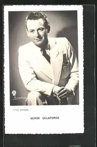 AK Schauspieler Serge Delaforge im weissen Anzug