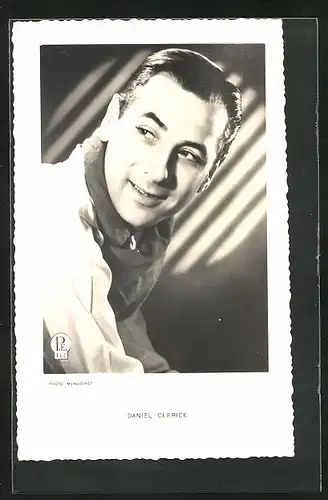 AK Schauspieler Daniel Clérice schaut seitlich