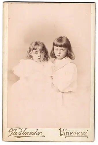 Fotografie Th. Immler, Bregenz, Geschwister in weisser Kleidung