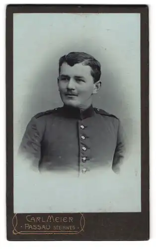 Fotografie Carl Meier, Passau, Steinweg, Portrait Soldat mit Oberlippenbärtchen