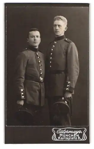 Fotografie Gebr. Ostermayer, München, Karlsplatz 6, Portrait junge Soldaten