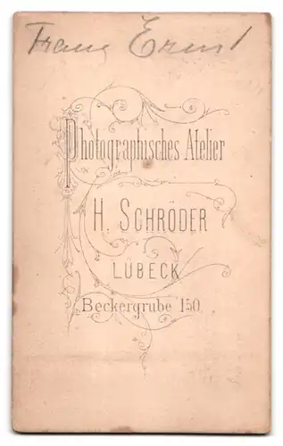 Fotografie H. Schröder, Lübeck, Beckergrube 150, Portrait kleines Mädchen im weissen Kleid