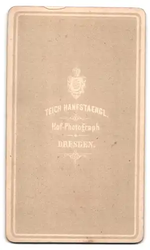 Fotografie Teich Hanfstaengl, Dresden, Portrait bürgerliche Dame mit Kragenbrosche