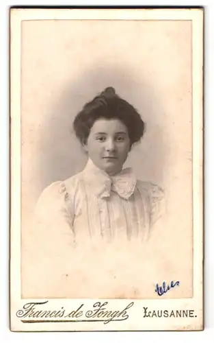Fotografie Francis de Jongh, Lausanne, 6, Avenue du Théâtre, 6, Portrait junge Dame mit hochgestecktem Haar