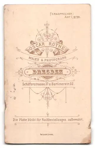 Fotografie Oscar Rothe, Dresden, Schäferstrasse 37 u. Berlinerstrasse 32, Portrait süsses Kleinkind im weissen Kleid