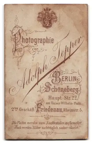 Fotografie Adolph Tepper, Berlin-Schöneberg, Haupt-Strasse 22, Portrait bürgerliche Dame in modischer Kleidung