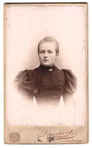 Fotografie Lambert, Dresden, Seestrasse 21, Portrait junge Dame mit zurückgebundenem Haar