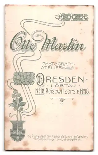 Fotografie Otto Martin, Dresden-Löbtau, Reisewitzerstrasse 18, Portrait junge Dame im Kleid mit Kreuzkette