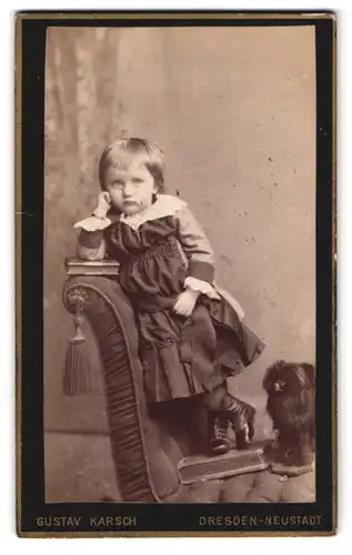 Fotografie Gustav Karsch, Dresden-Neustadt, Grosse Meissenerstrasse 17, Portrait kleines Mädchen im hübschen Kleid