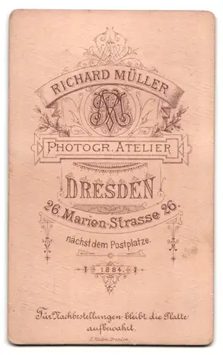 Fotografie Richard Müller, Dresden, Marien-Strasse 26, Portrait kleines Mädchen im modischen Kleid