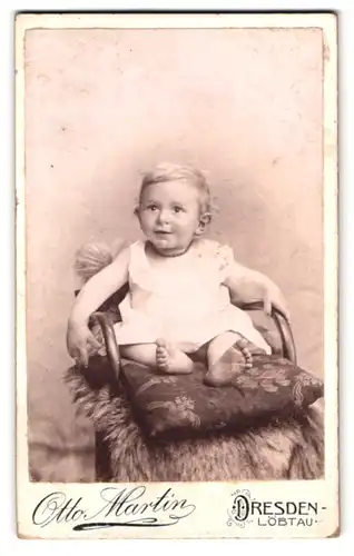 Fotografie Otto Martin, Dresden-Löbtau, Reisewitzerstrasse 18, Portrait süsses Kleinkind im weissen Kleid