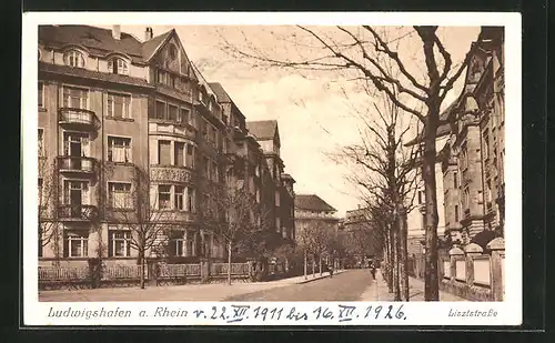 AK Ludwigshafen /Rhein, Lisztstrasse mit Wohnhäusern