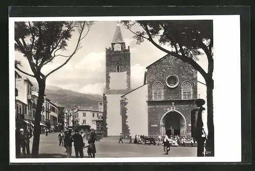 AK Funchal, Kathedrale mit Passanten