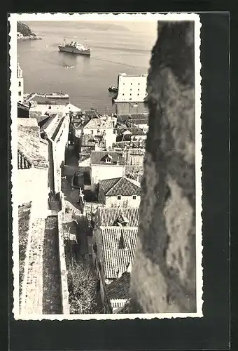 Foto-AK Ragusa, Blick von einer Anhöhe auf Stadt und Hafen