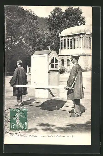 AK Le Mont-Dore, Une Chaise á Porteurs