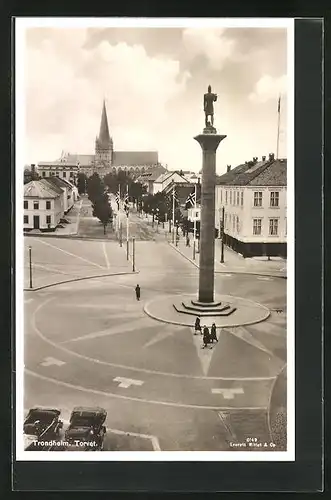 AK Trondheim, Marktplatz mit Denkmal aus der Vogelschau