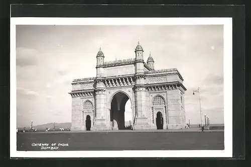 AK Bombay, Gateway of India