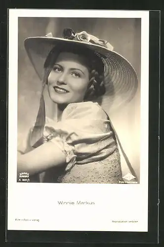 AK Schauspielerin Winnie Markus mit Flechtzopf und grossem Hut