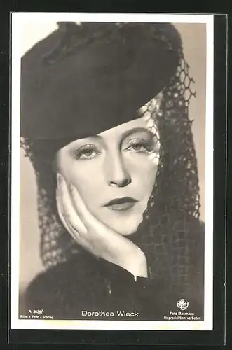 AK Schauspielerin Dorothea Wieck mit schwarzem Hut