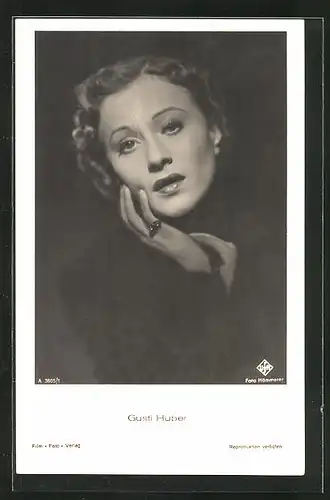 AK Schauspielerin Gusti Huber mit verführerischem Blick