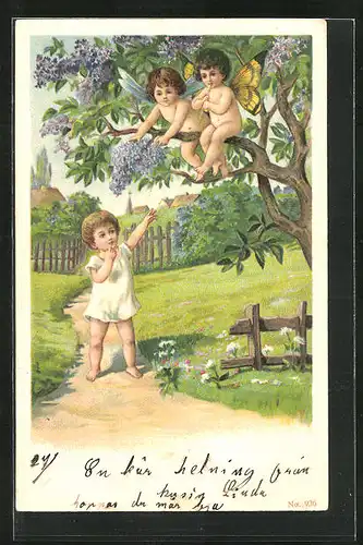 AK Junge blickt auf zwei im Baum sitzende Engel