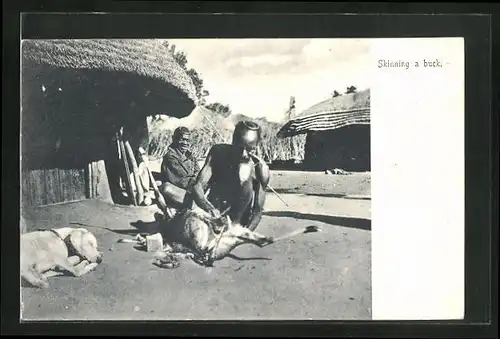 AK afrikanische Volkstypen, Mann beim Häuten eines Bocks