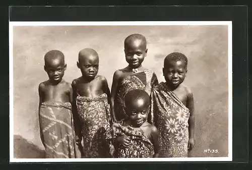 AK afrikanische Volkstypen, Gruppe Kinder in Volkstrachten