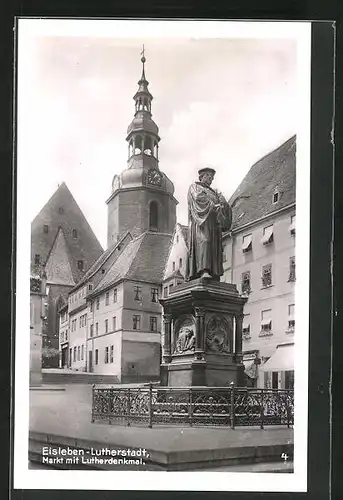 AK Eisleben / Lutherstadt, Lutherdenkmal am Markt